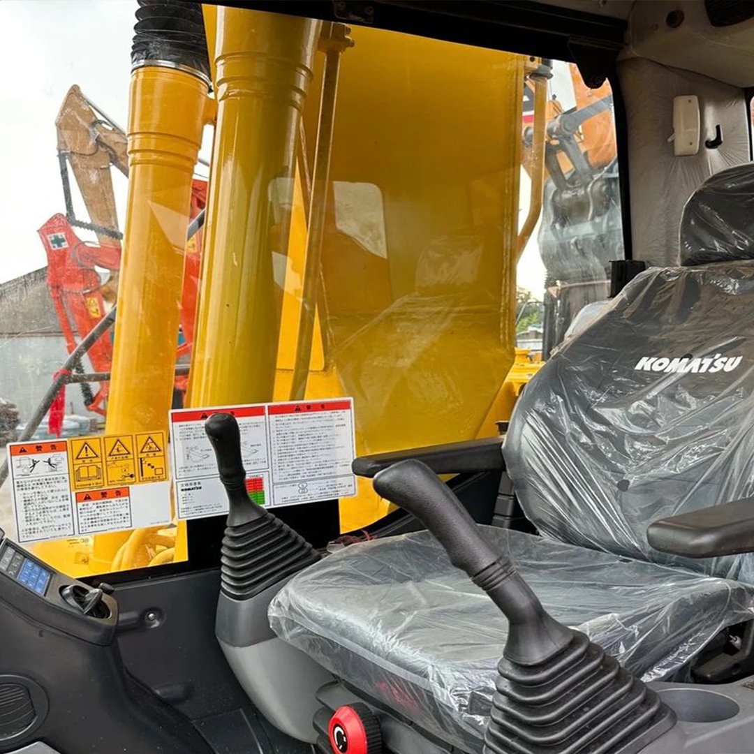 KOMATSU PC200-7 AÑO 2024 - Image 3